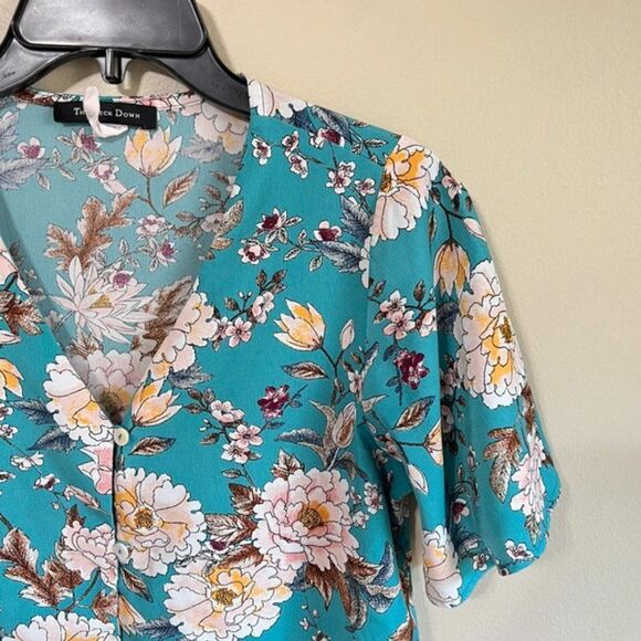 The Neck down medium light blue top - Picture 2 of 4